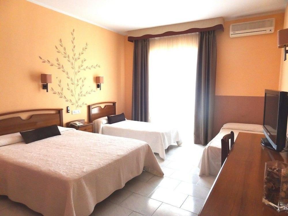 Hotel Restaurant Llansola Sant Carles De La Rapita Luaran gambar