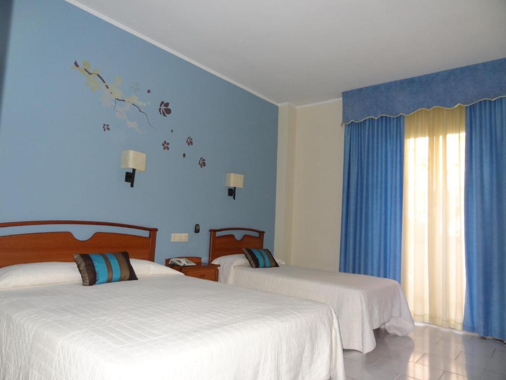 Hotel Restaurant Llansola Sant Carles De La Rapita Bilik gambar
