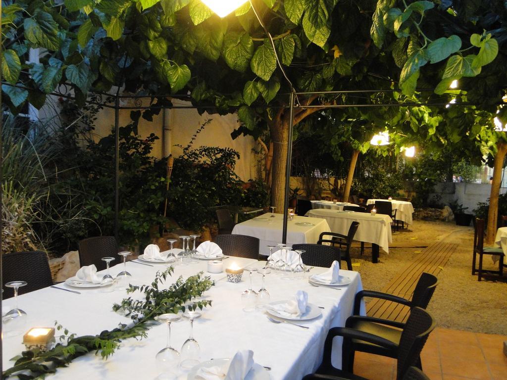 Hotel Restaurant Llansola Sant Carles De La Rapita Luaran gambar