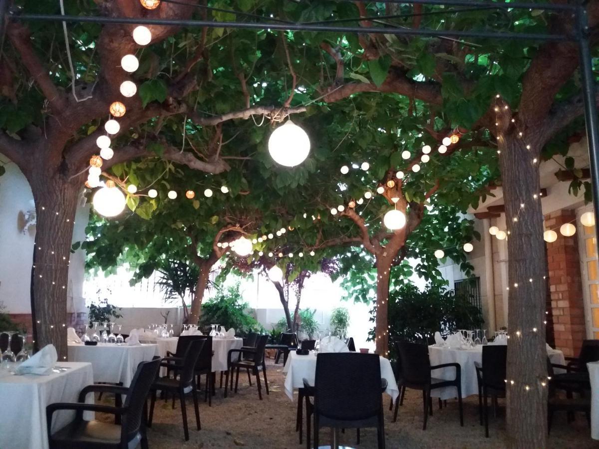 Hotel Restaurant Llansola Sant Carles De La Rapita Luaran gambar