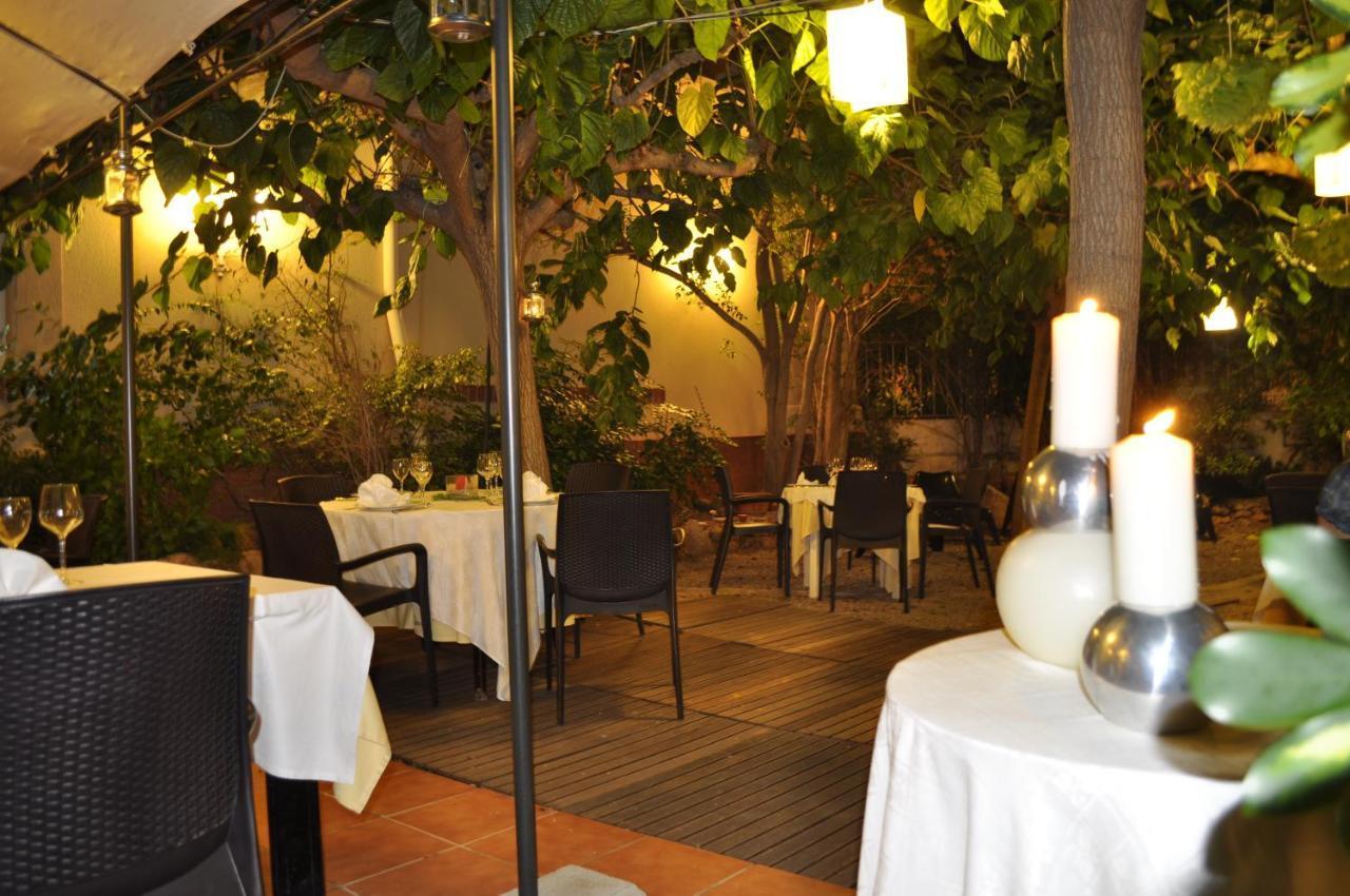 Hotel Restaurant Llansola Sant Carles De La Rapita Luaran gambar